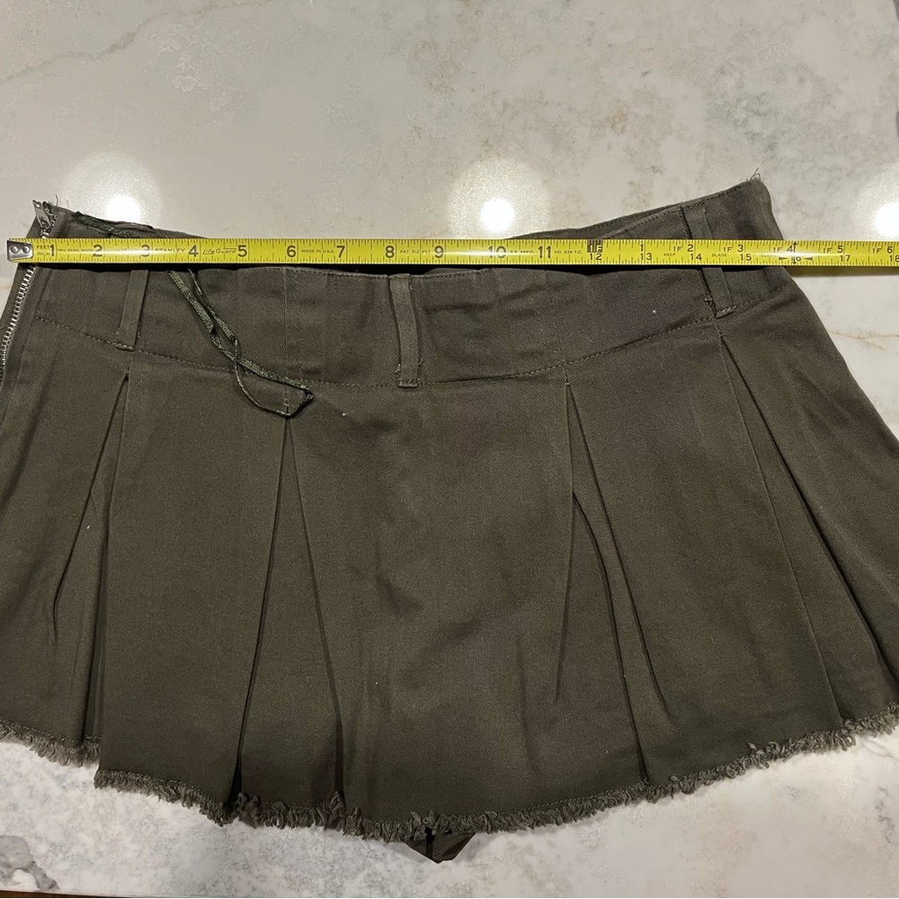 Just Polly Women’s Olive Green Pleated Skort with Raw Hem - Picture 5 of 6